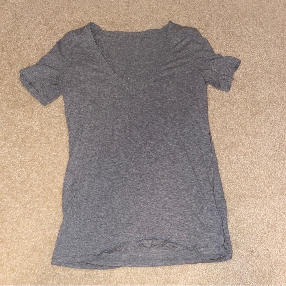 LIKE NEW LULULEMON GRAY LOVE TEE
